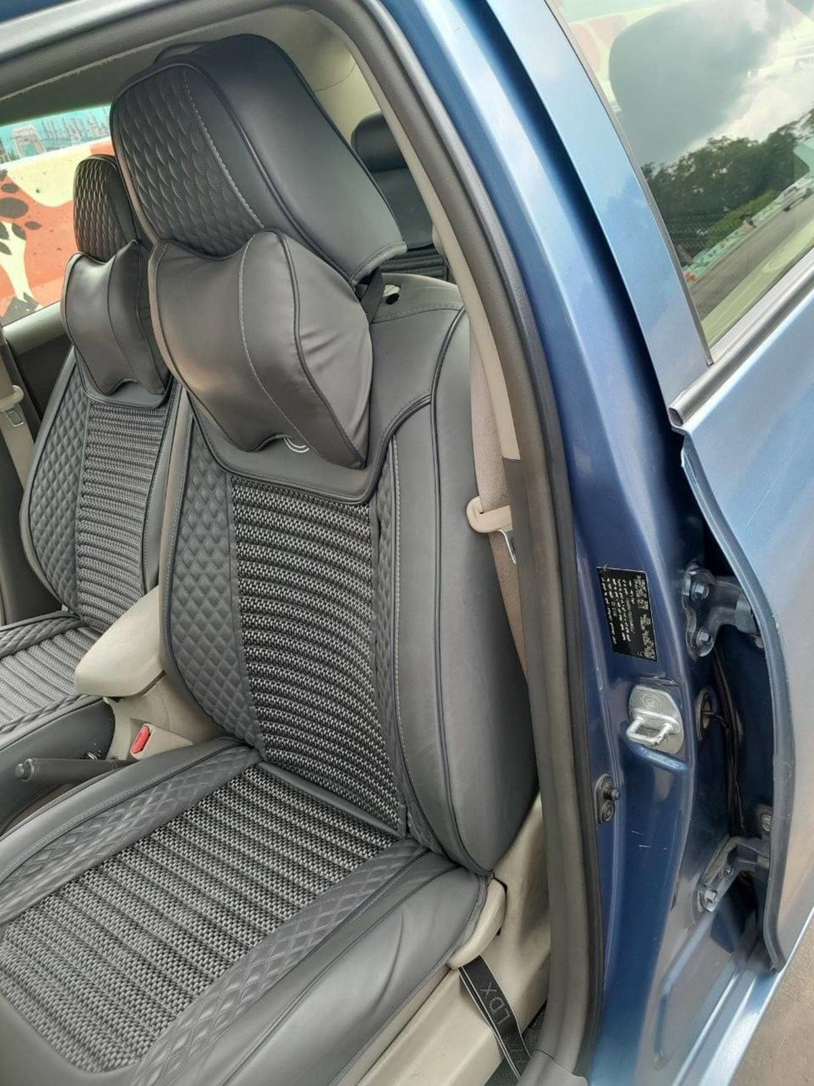 2013 Toyota Yaris sedan — photo 4