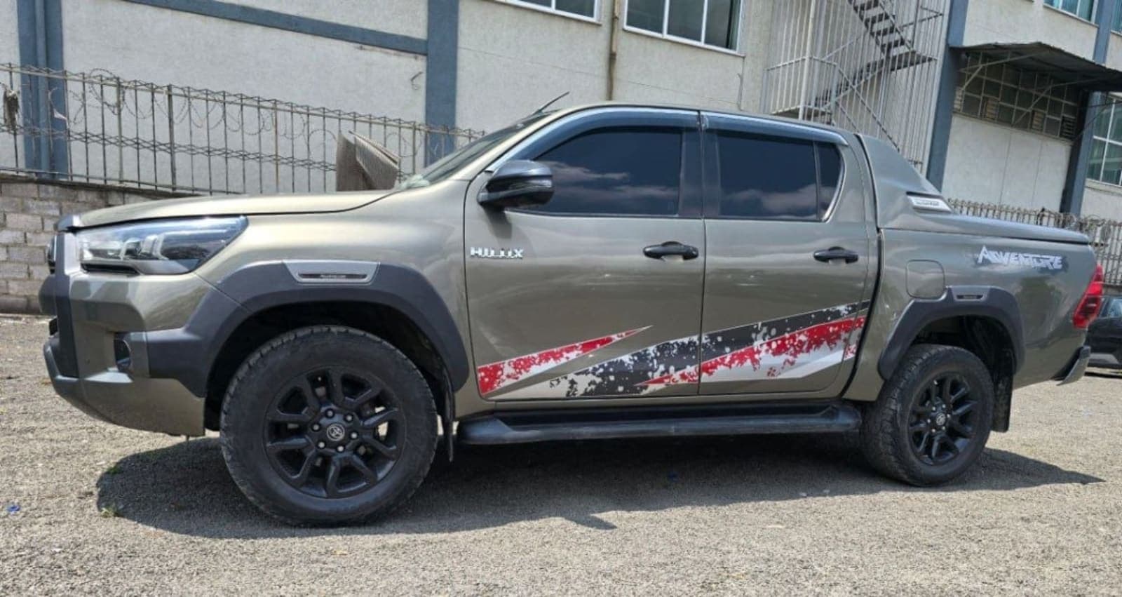 2022 Toyota Hilux Adventure — photo 3