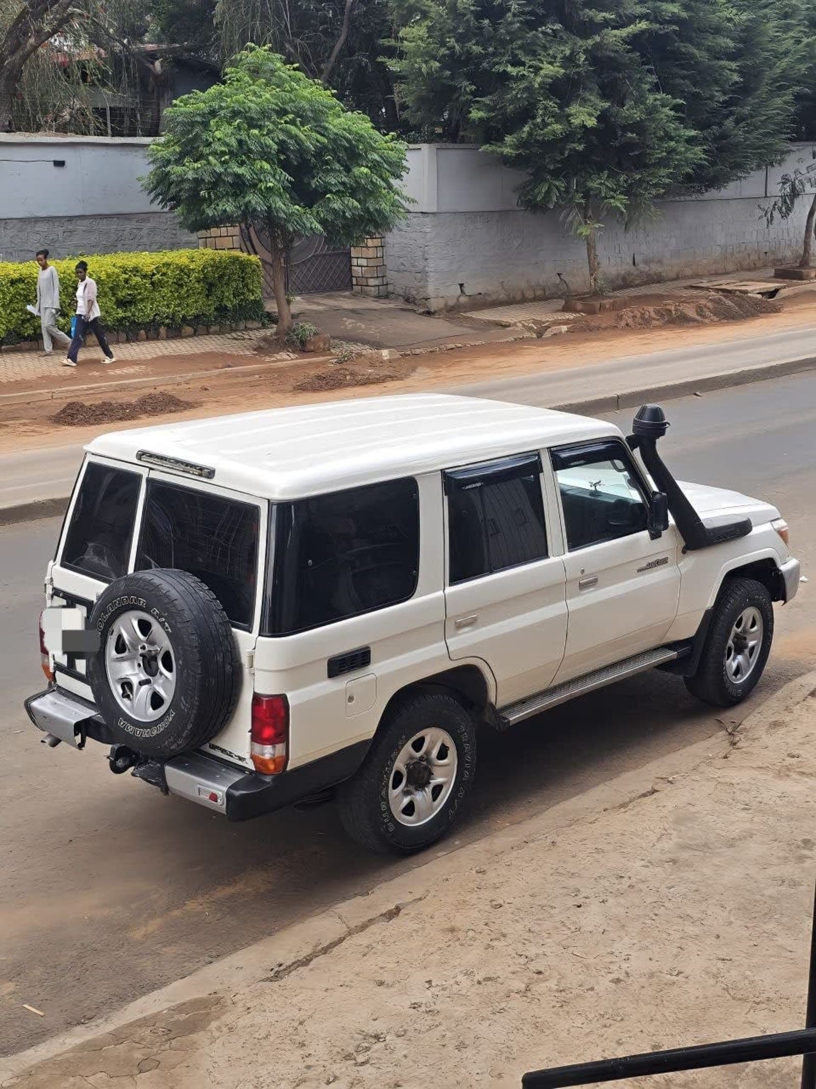 2012 Toyota LandCruiser Mark II — photo 4
