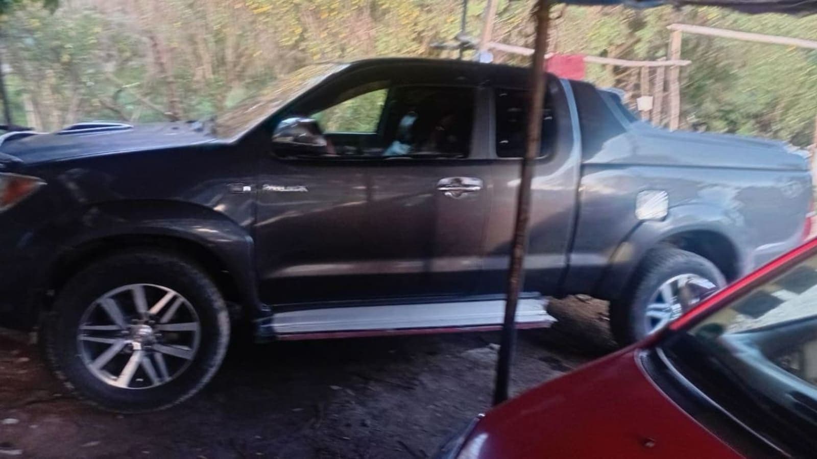 2010 Toyota Hilux — photo 1