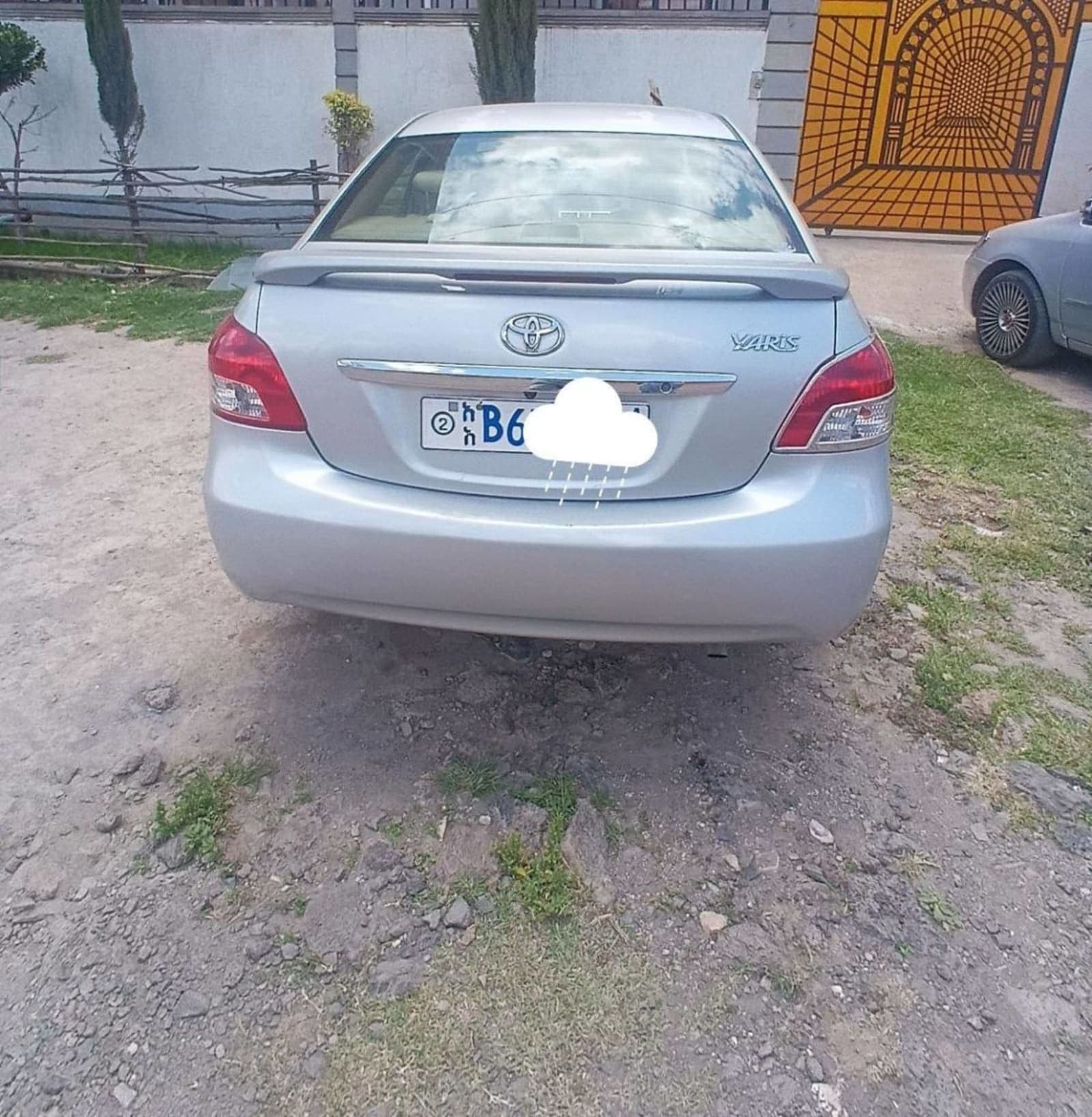 2011 Toyota Yaris Belta — photo 2