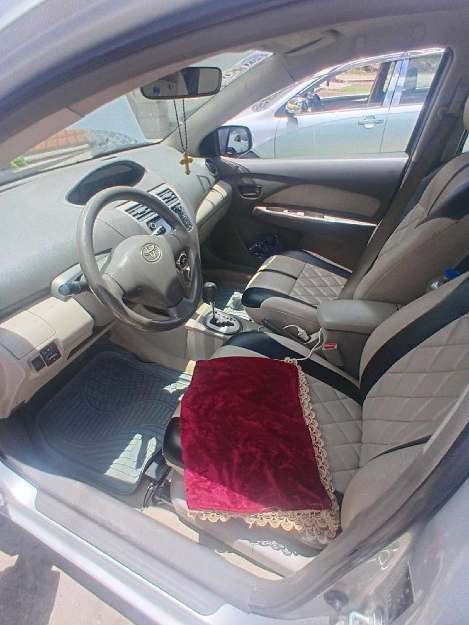 2011 Toyota Yaris Belta — photo 4