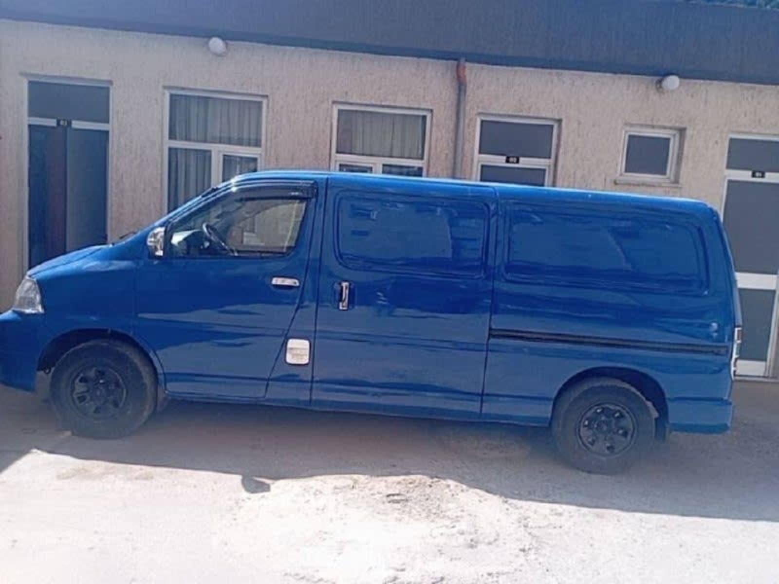 2007 Toyota Hiace Dolphin โ photo 2