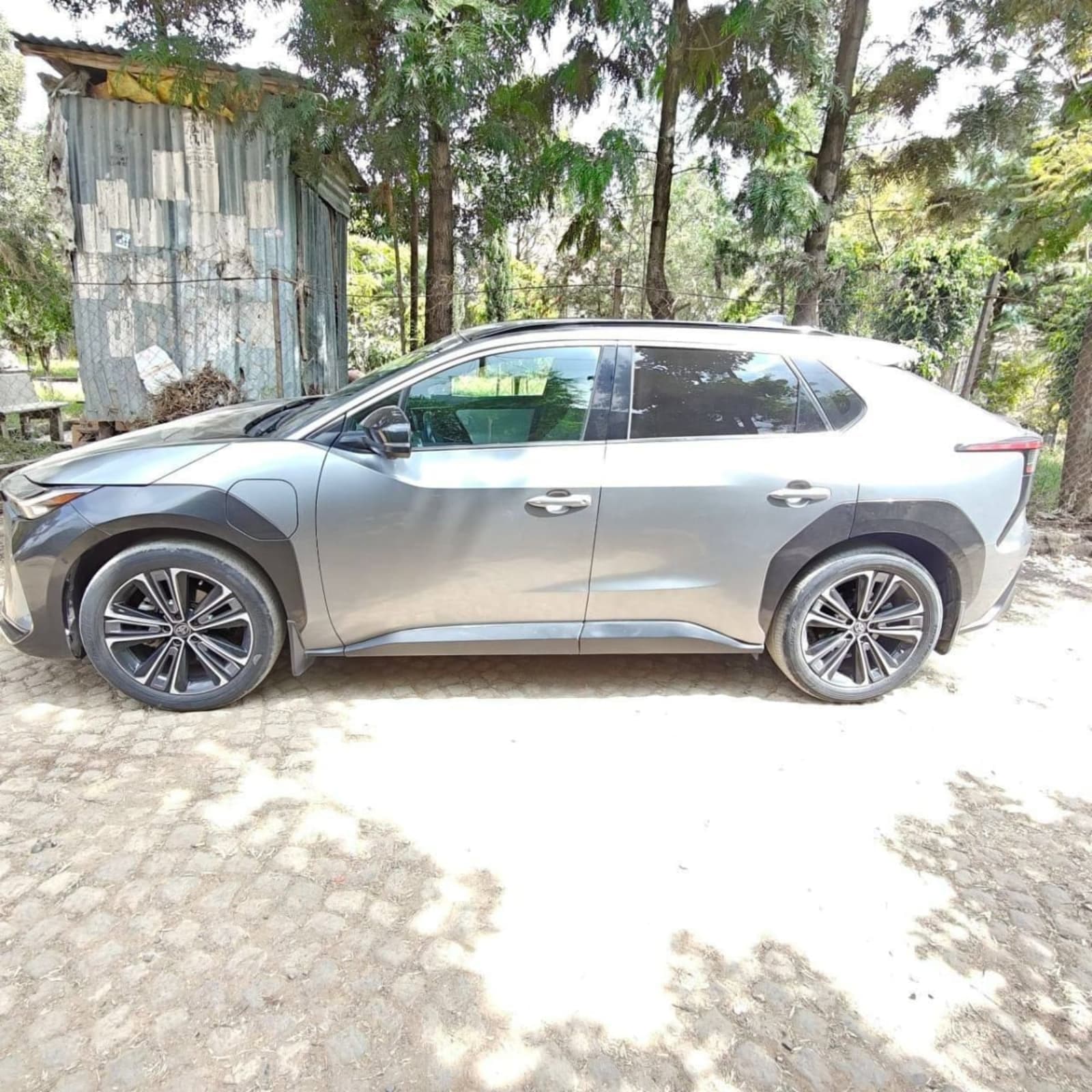 2023 Toyota BZ4X EV ULTRA โ photo 4