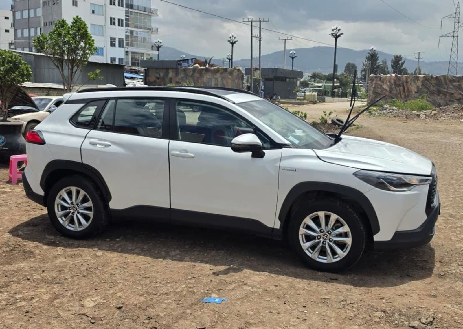 2023 Toyota Corolla Cross Hybrid — photo 3