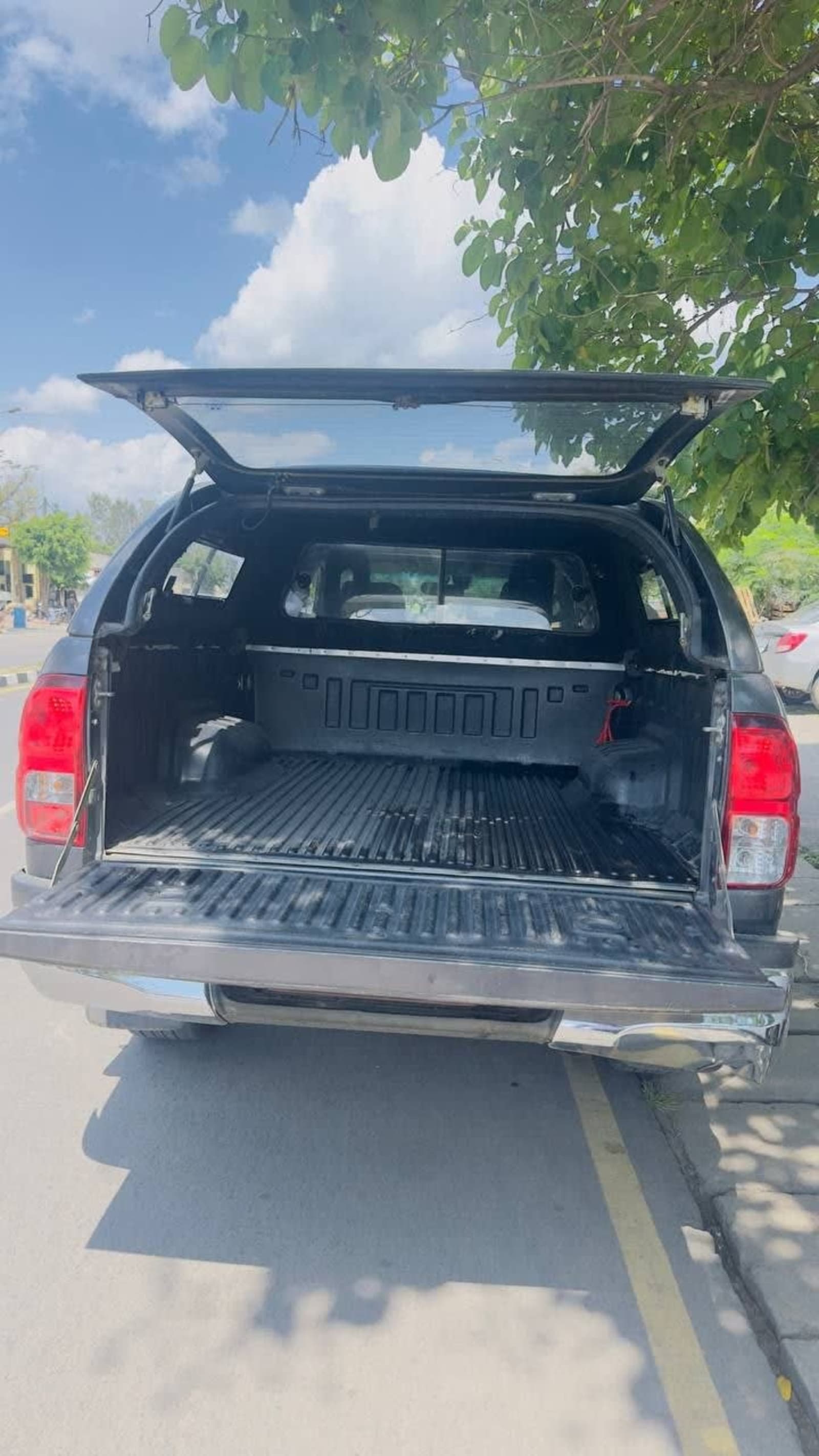 2016 Toyota Hilux Extra Cab — photo 1
