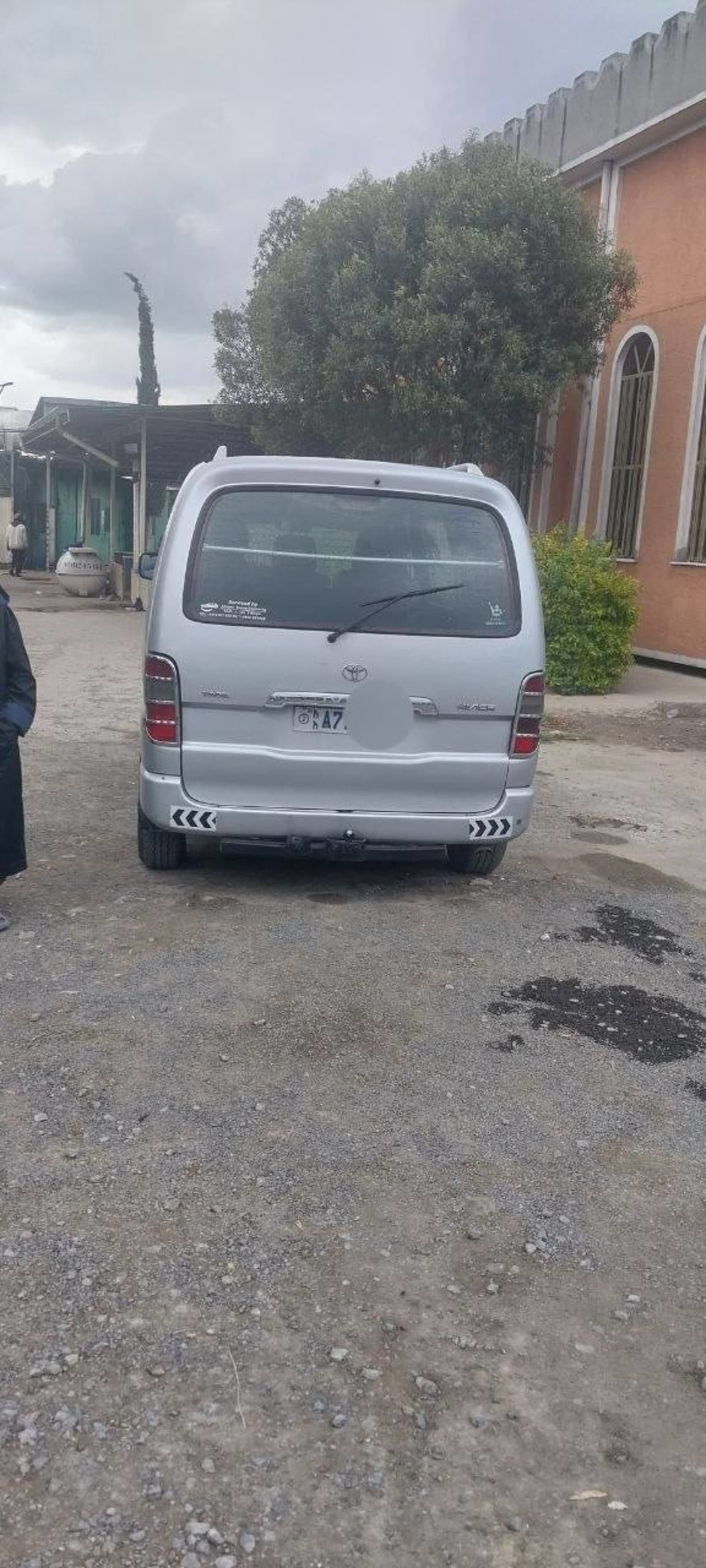 2008 Toyota Hiace Dolphin — photo 1