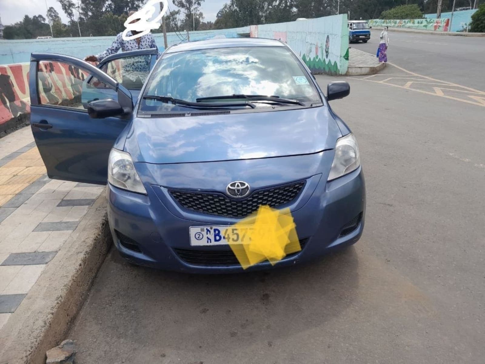 2013 Toyota Yaris Sedan — photo 1