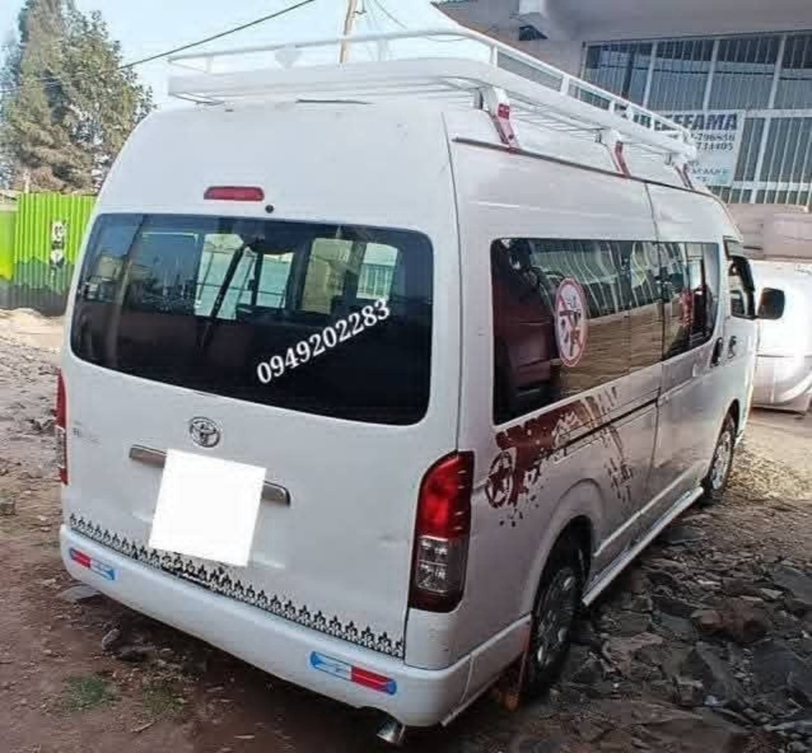 2014 Toyota Hiace — photo 6