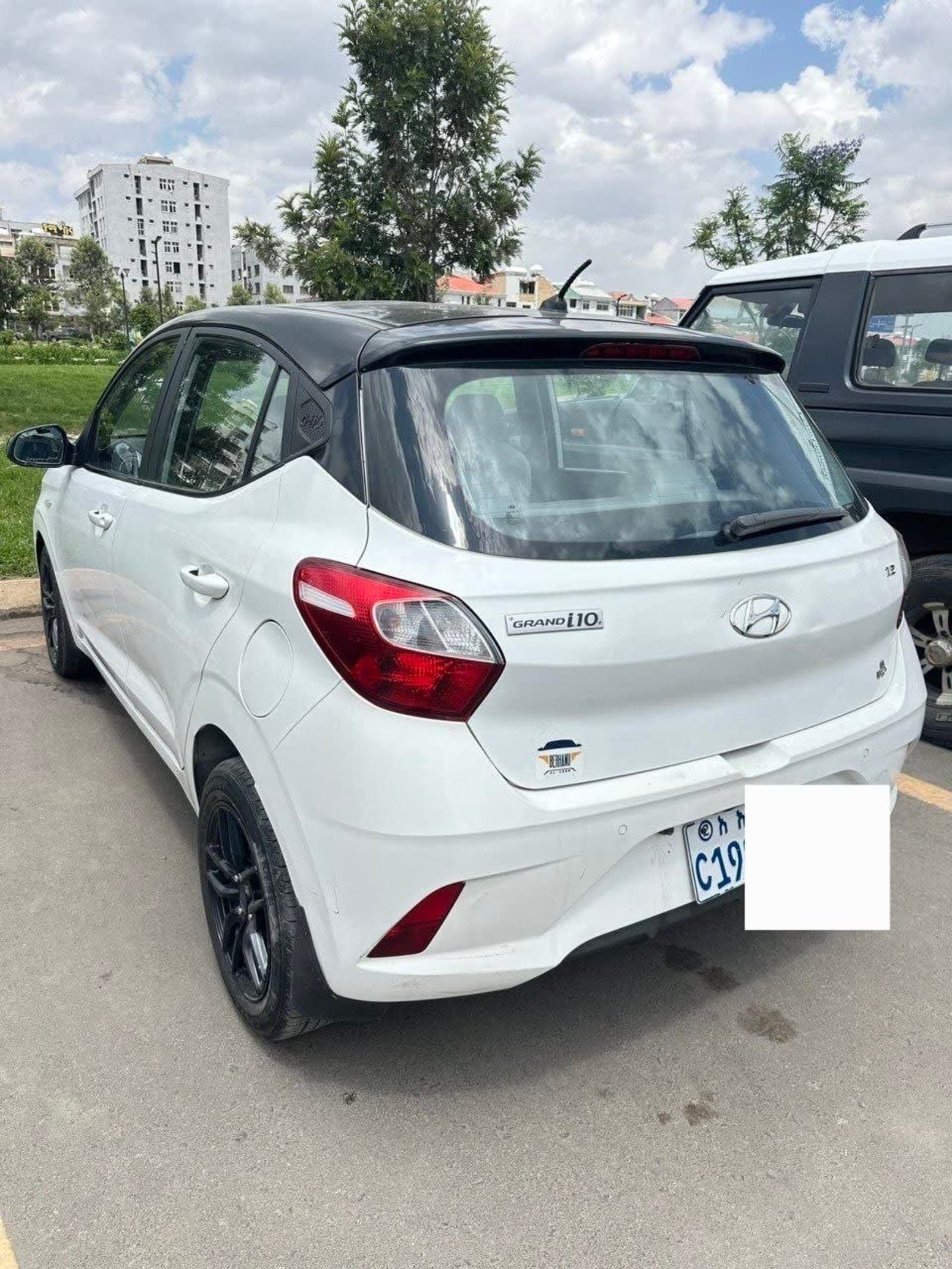 2022 Hyundai Grand i10 — photo 3