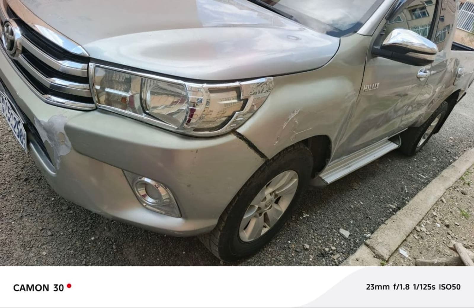 2016 Toyota Hilux Revo — photo 2