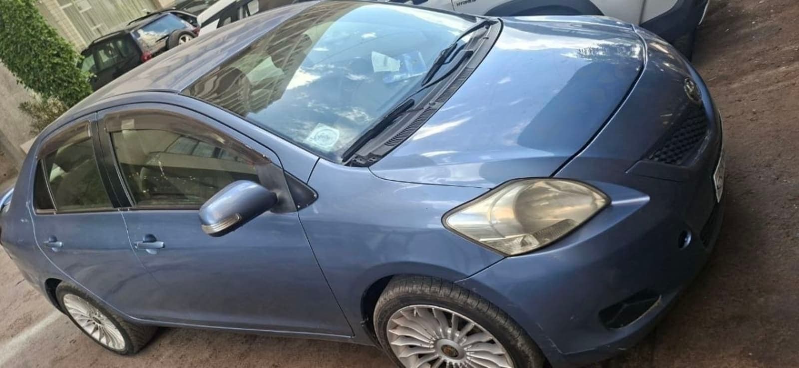 2010 Toyota Yaris Belta — photo 1