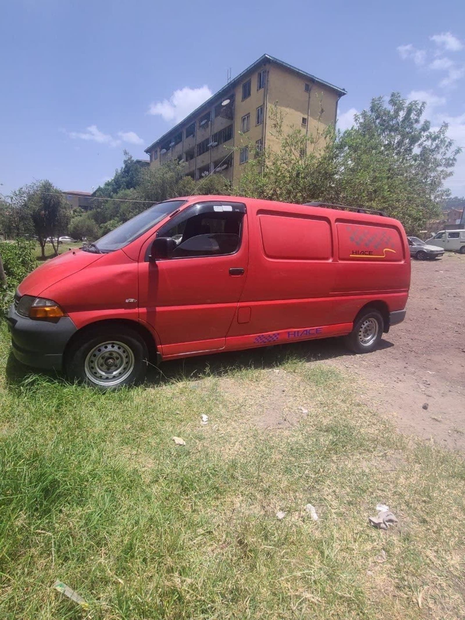 2006 Toyota Hiace — photo 2