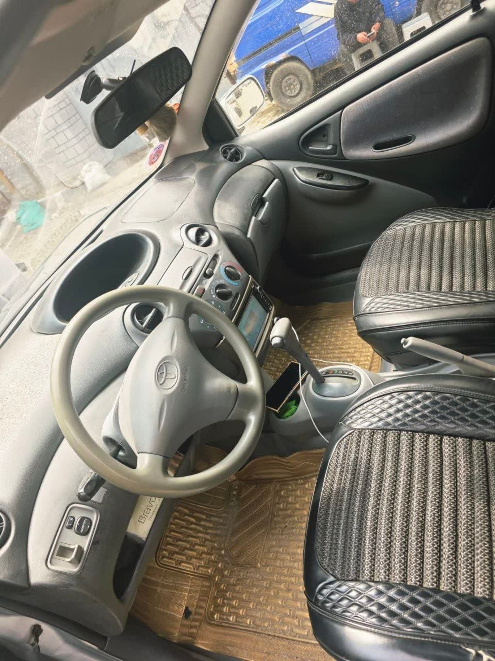 2001 Toyota Vitz — photo 1