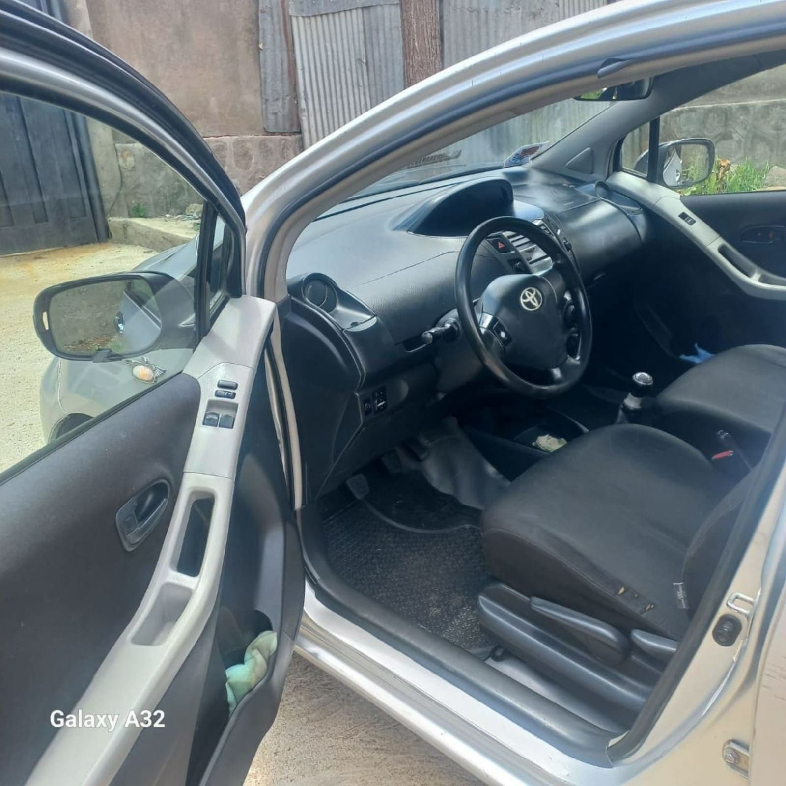 2009 Toyota Yaris Compact — photo 3