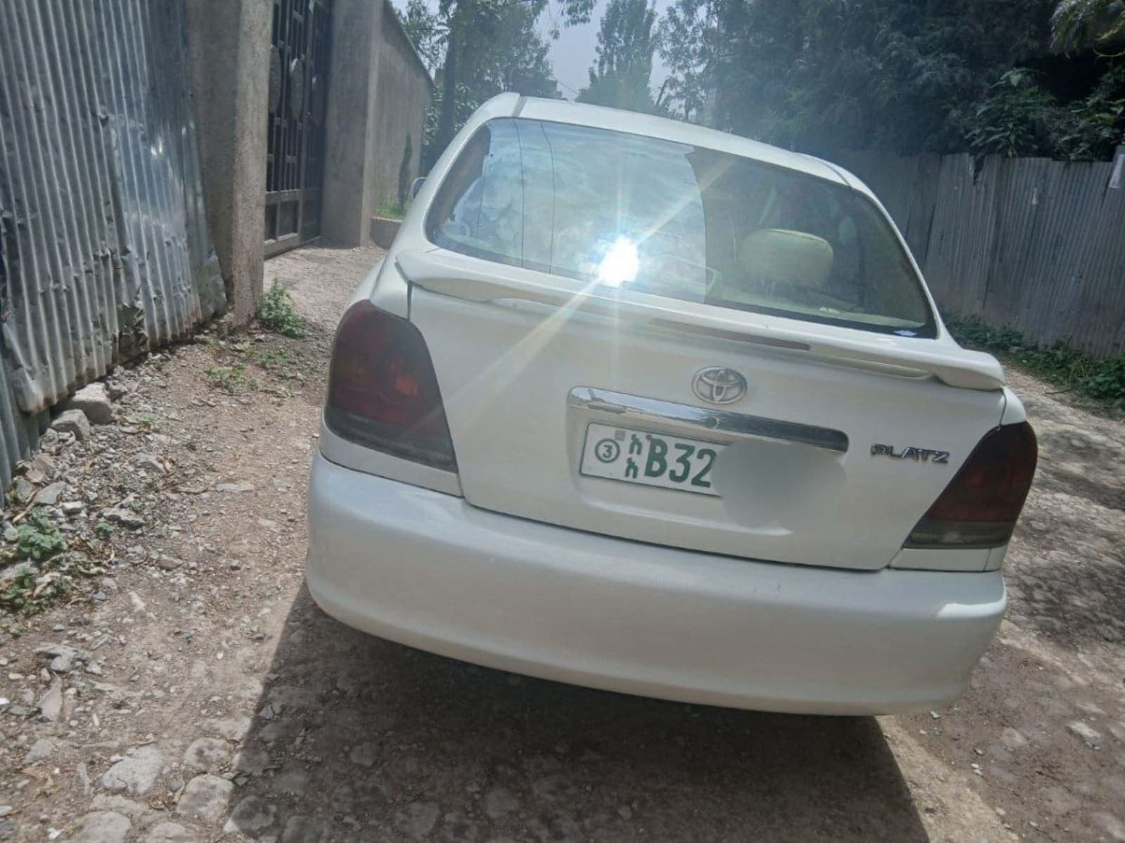 2005 Toyota Platz — photo 1