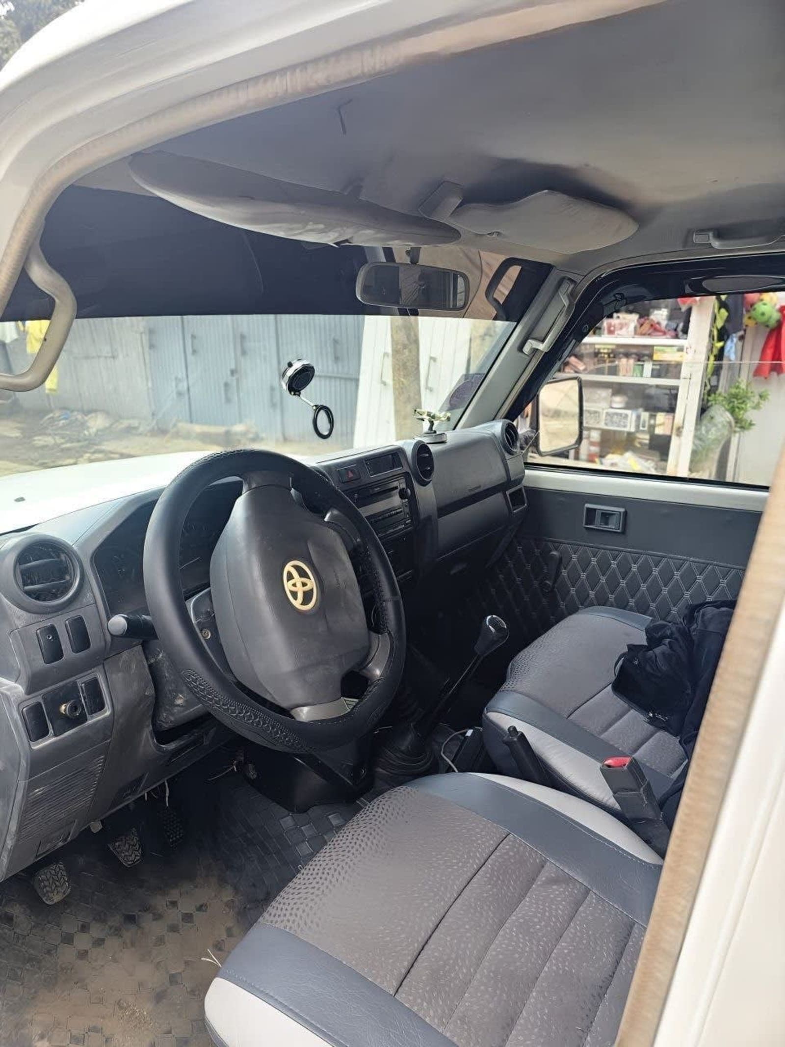 2012 Toyota LandCruiser Mark II — photo 2