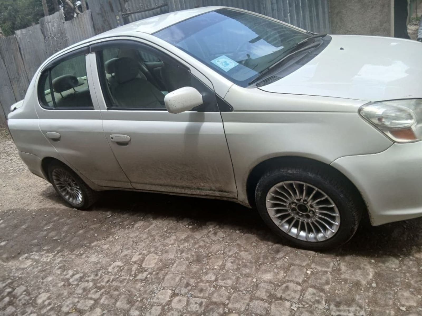 2005 Toyota Platz — photo 3