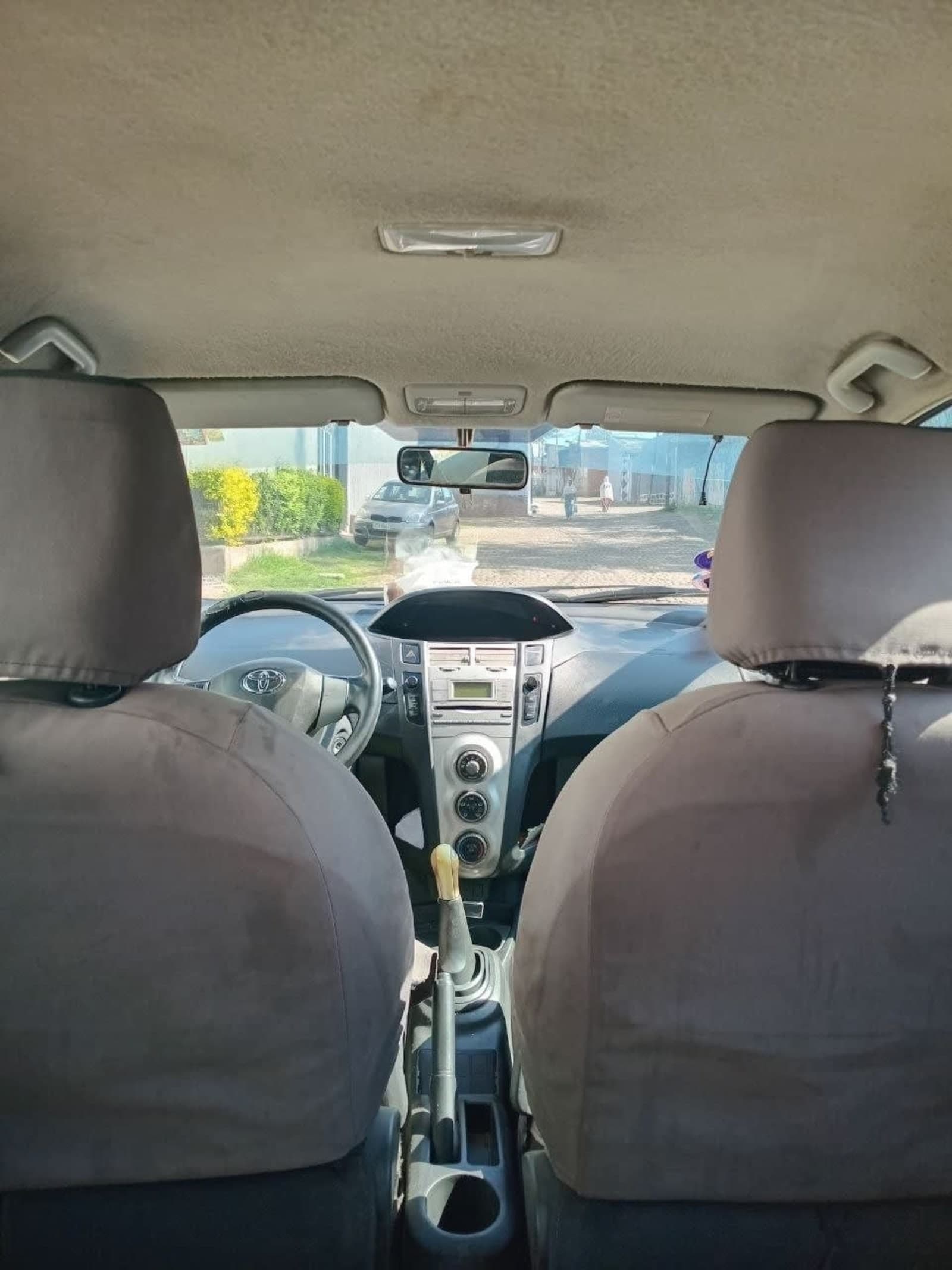 2006 Toyota Yaris compact — photo 2