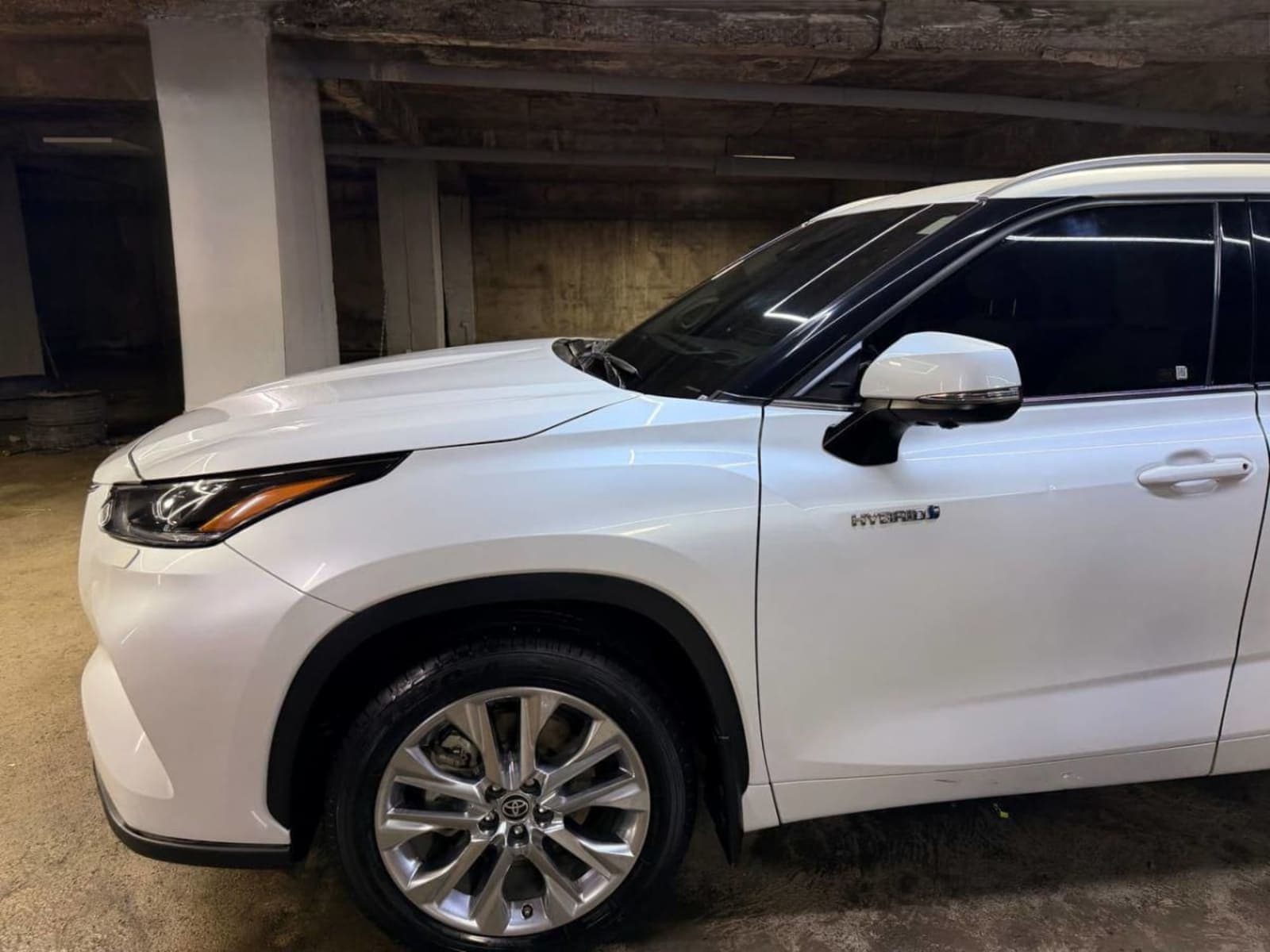 2024 Toyota Highlander Hybrid Limited — photo 2