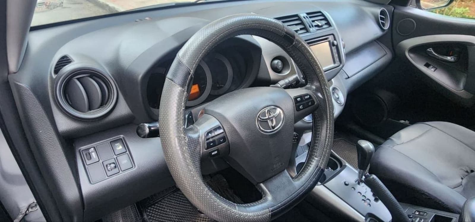 2012 Toyota Rav4 — photo 6