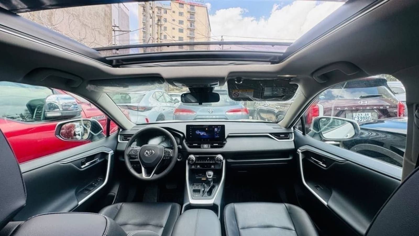 2024 Toyota RAV4 — photo 4