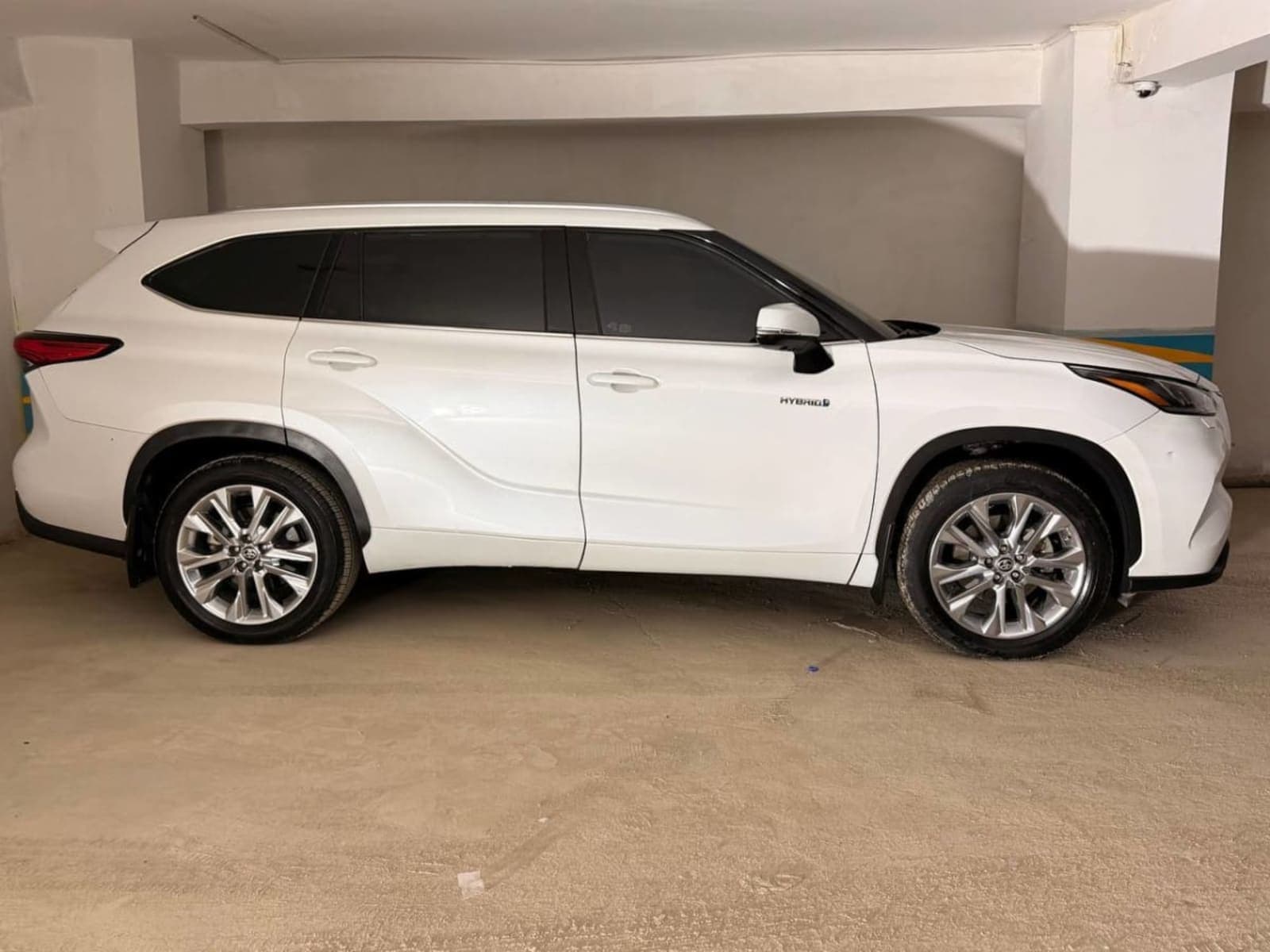 2024 Toyota Highlander Hybrid Limited — photo 2