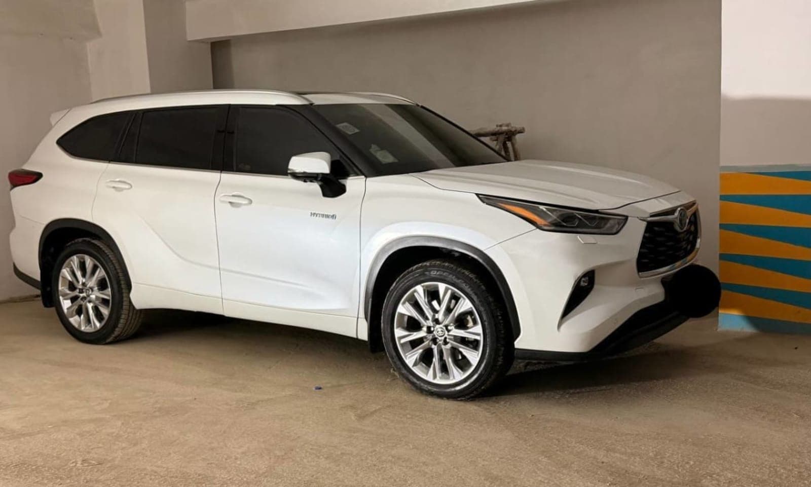 2024 Toyota Highlander Hybrid Limited — photo 5