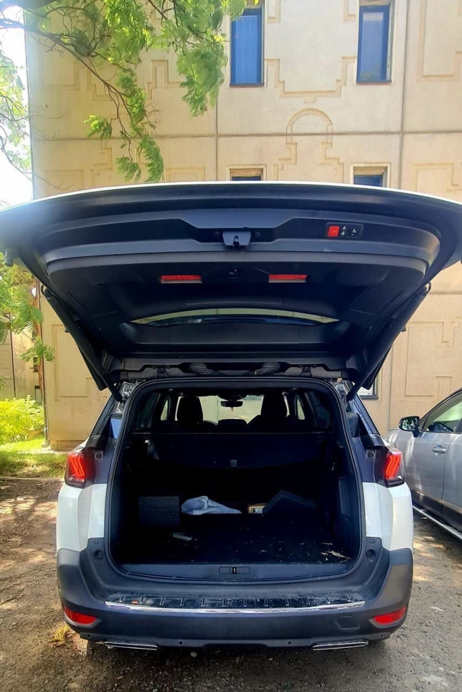 2021 PEUGEOT 5008 — photo 2