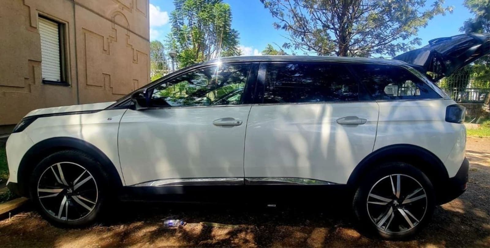 2021 PEUGEOT 5008 — photo 8