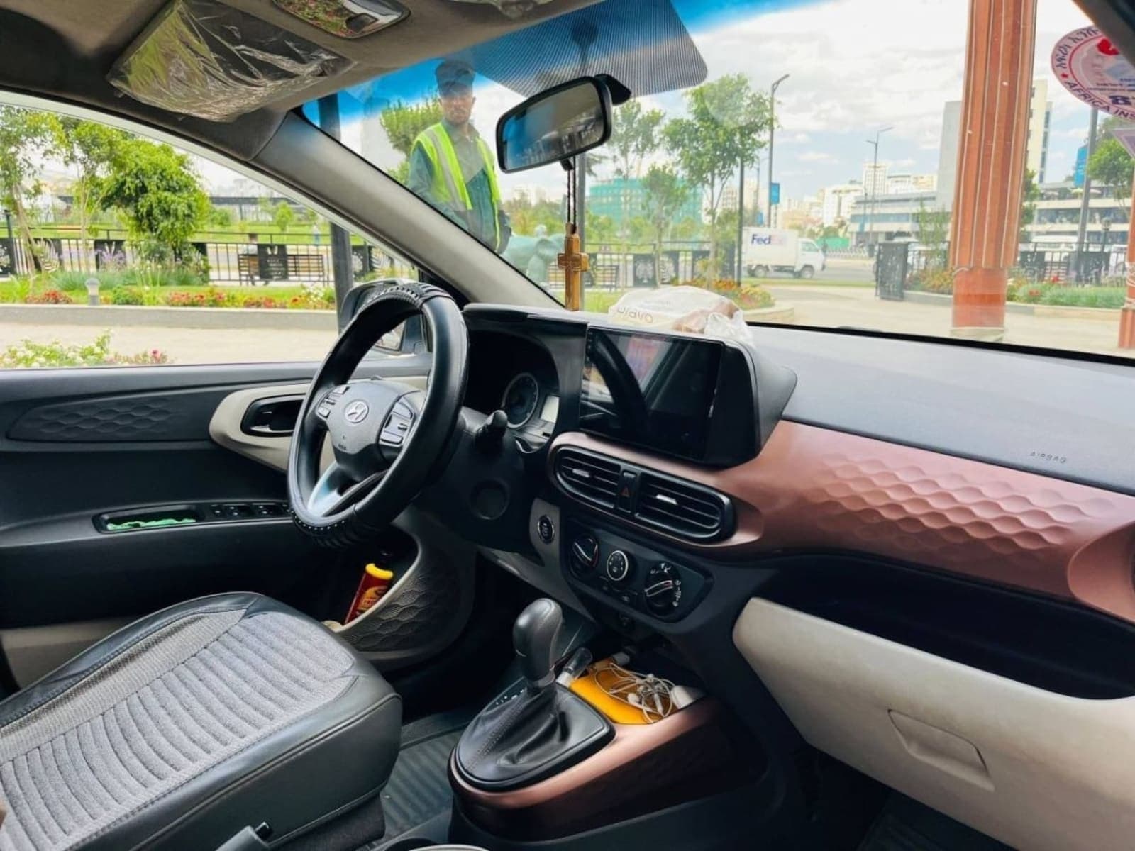 2022 Hyundai Grand i10 — photo 3