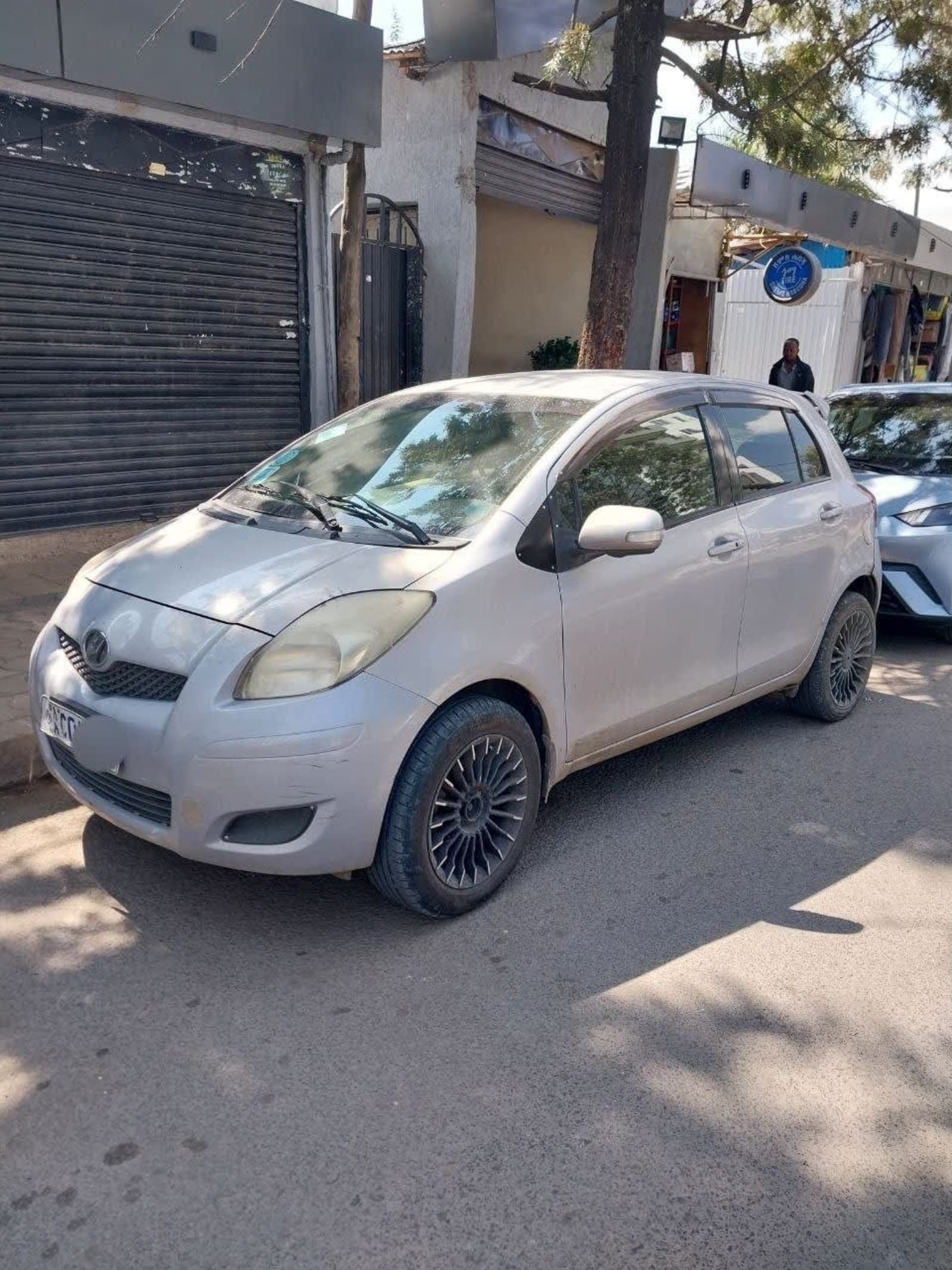 2009 Toyota Yaris compact — photo 4