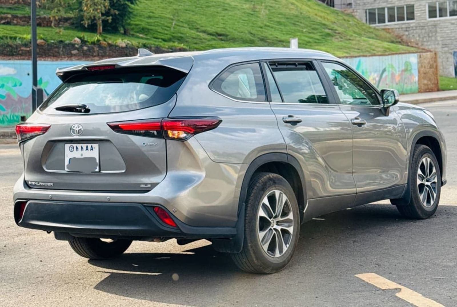 2026 Toyota Highlander Hybrid — photo 2