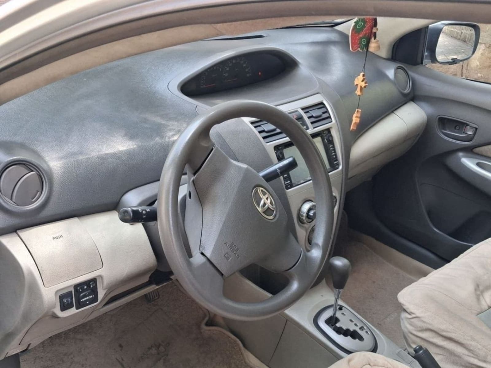 2010 Toyota Yaris Belta — photo 5