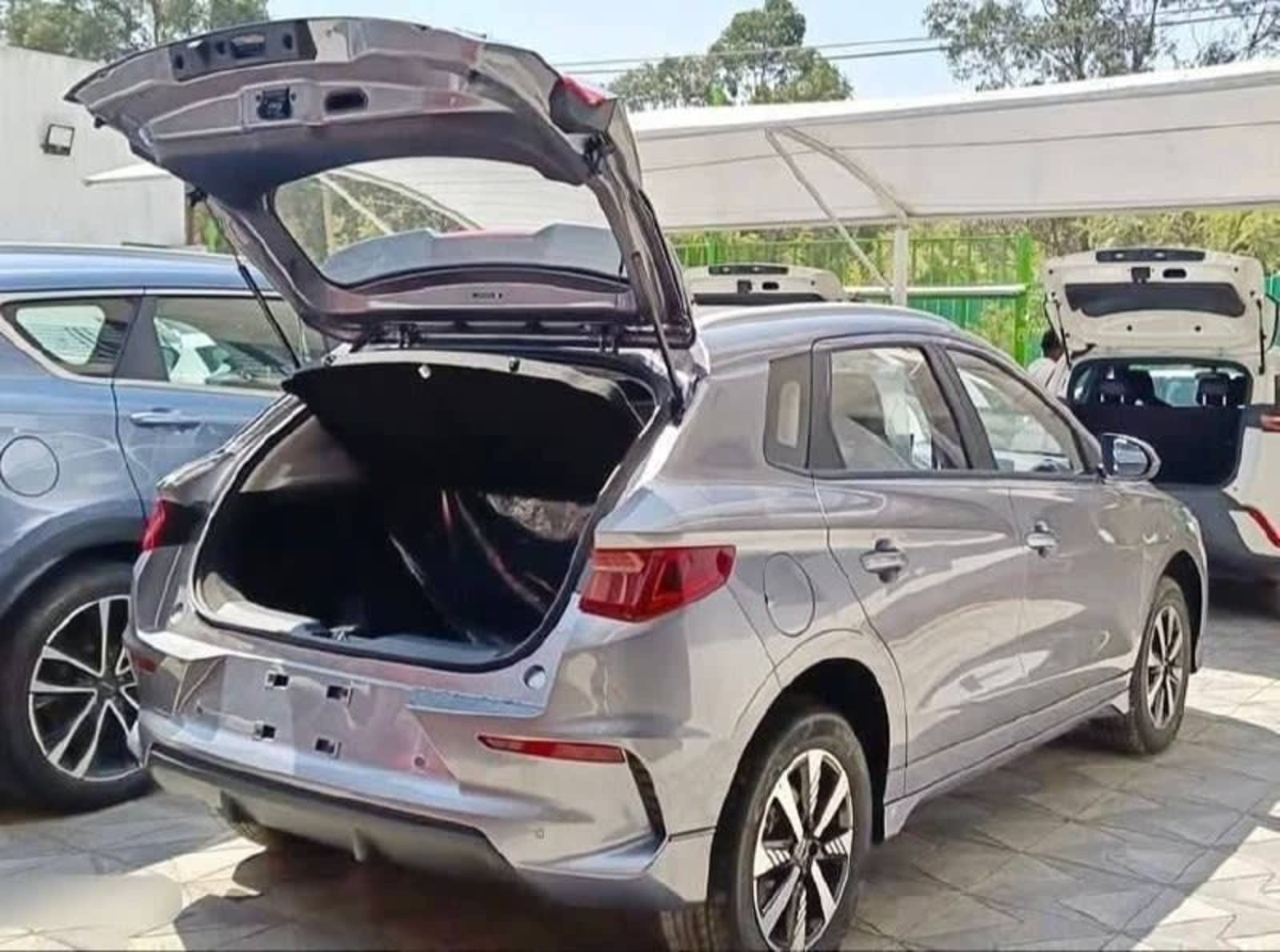 2025 BYD E2 — photo 2