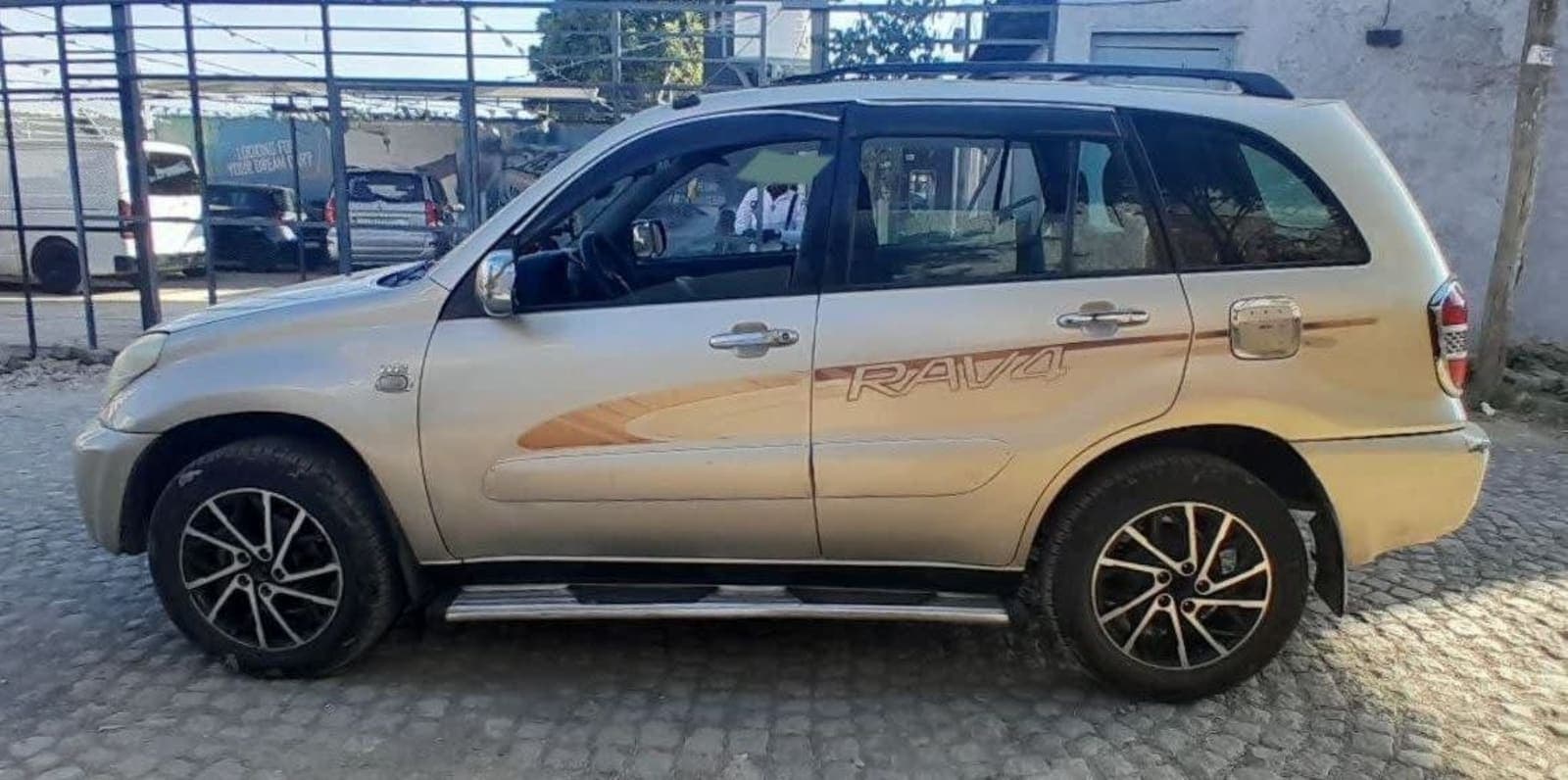 2005 Toyota RAV4 — photo 3
