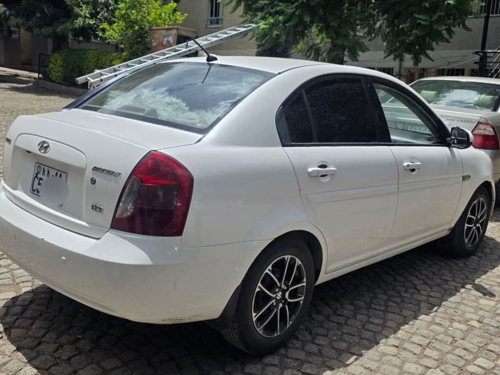 2010 Hyundai Accent — photo 2