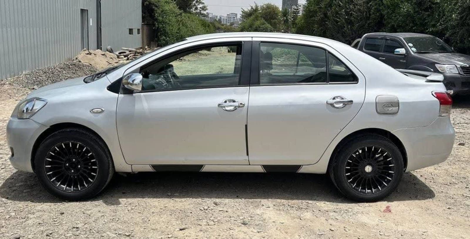 2008 Toyota Yaris Belta — photo 2