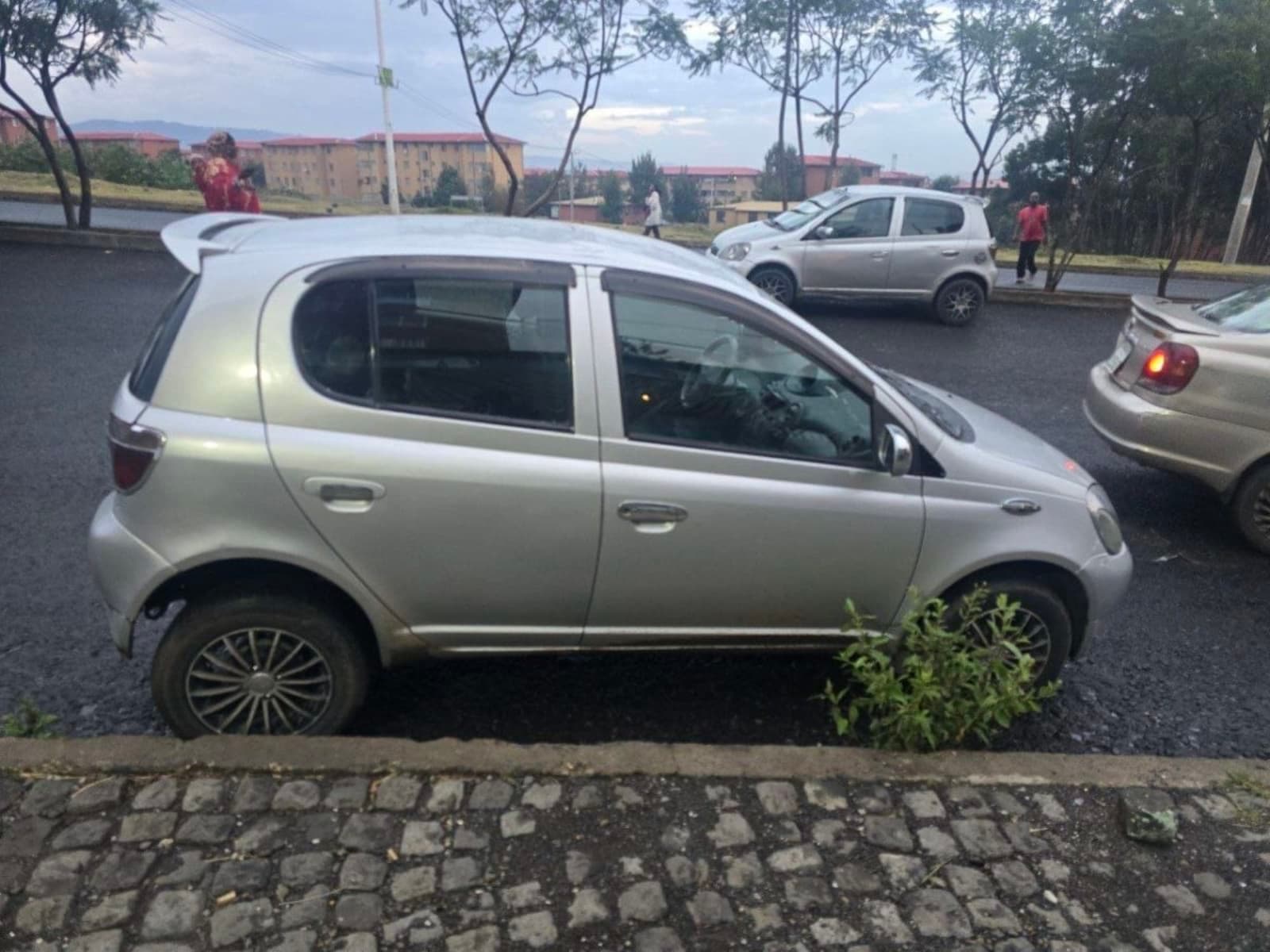 2001 Toyota Vitz — photo 2