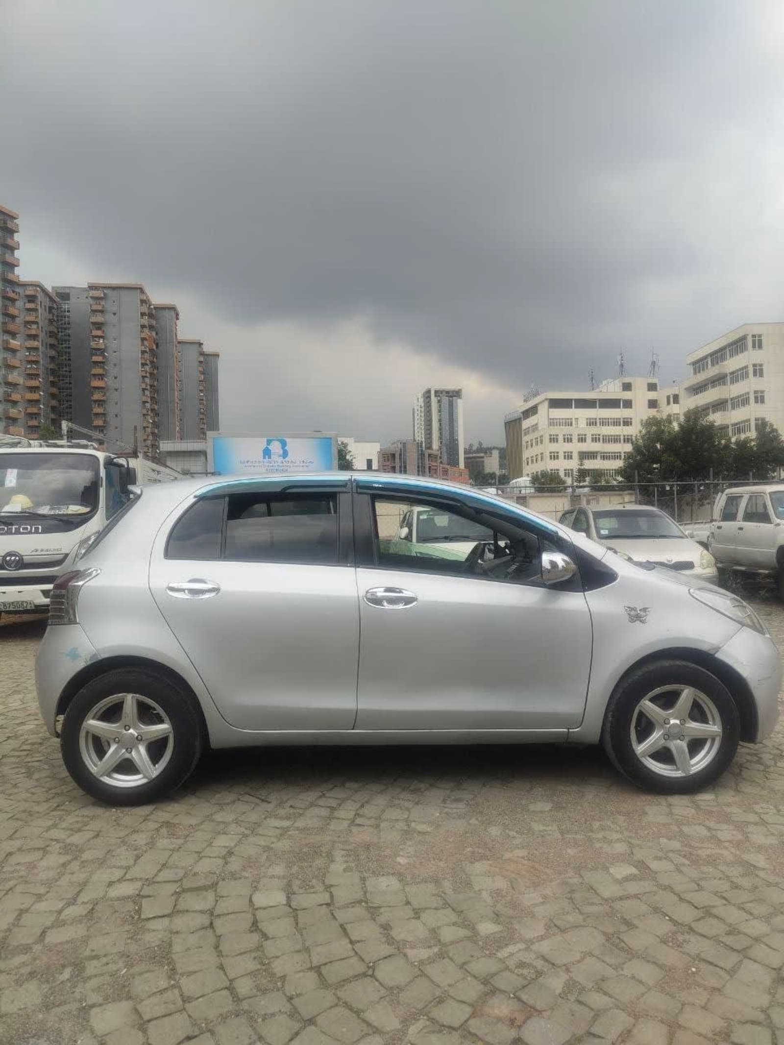 2005 Toyota Compact Yaris — photo 4