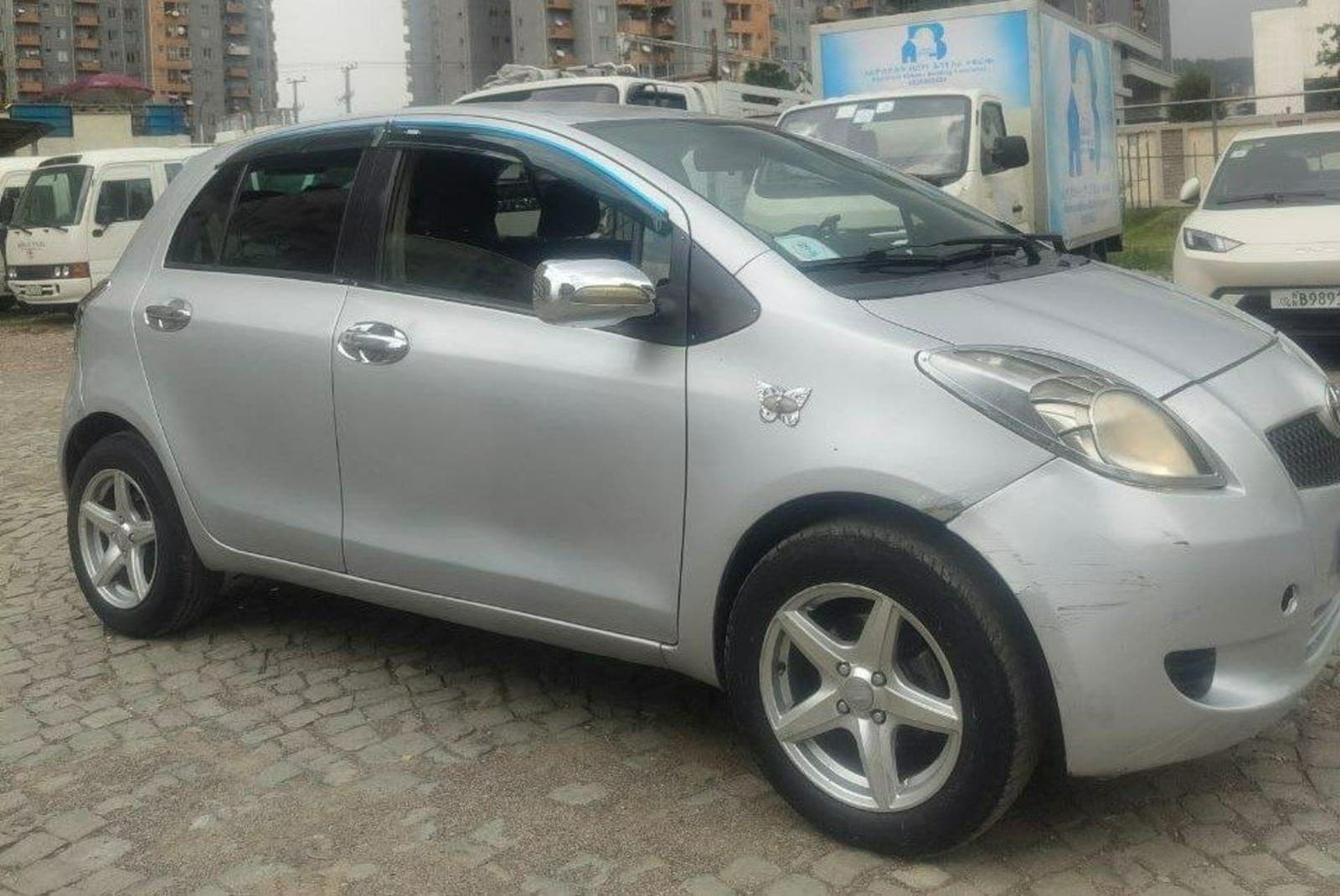 2005 Toyota Yaris Compact — photo 5