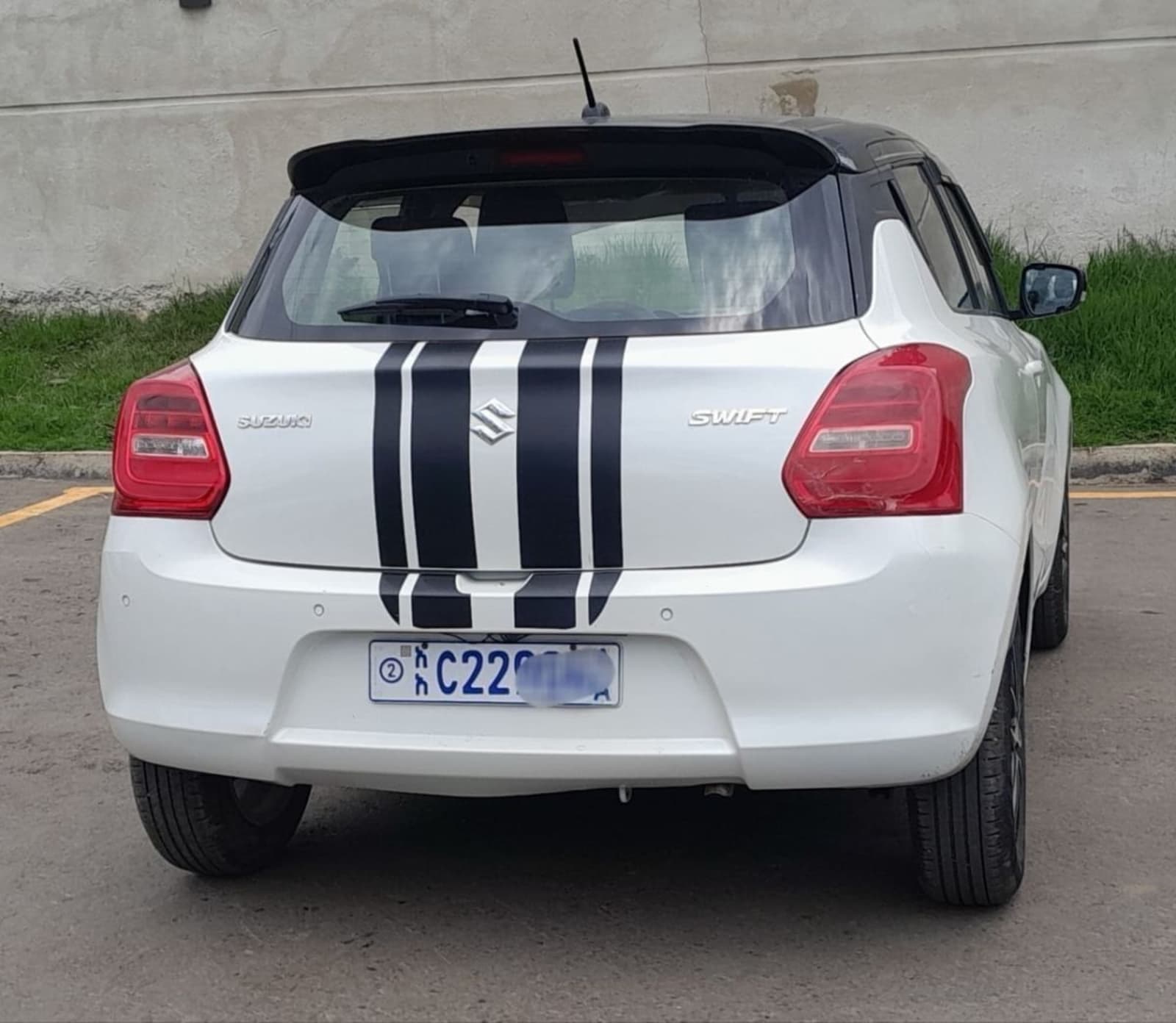 2022 Suzuki Swift — photo 1