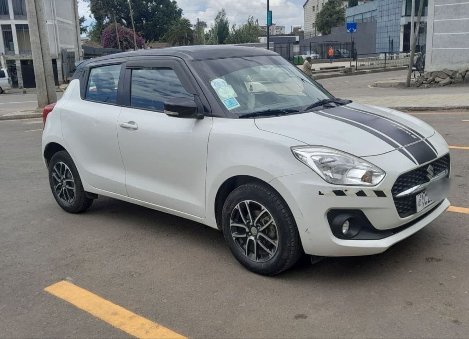 2022 Suzuki Swift — photo 2