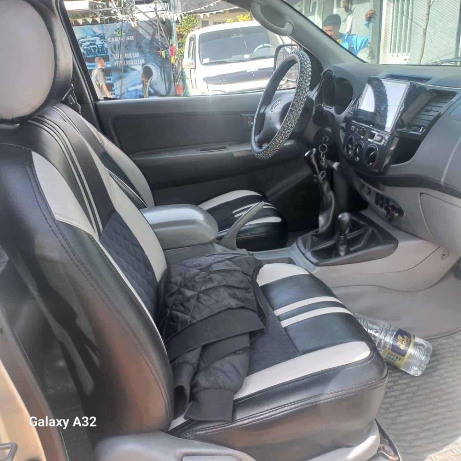 2010 Toyota Hilux — photo 2