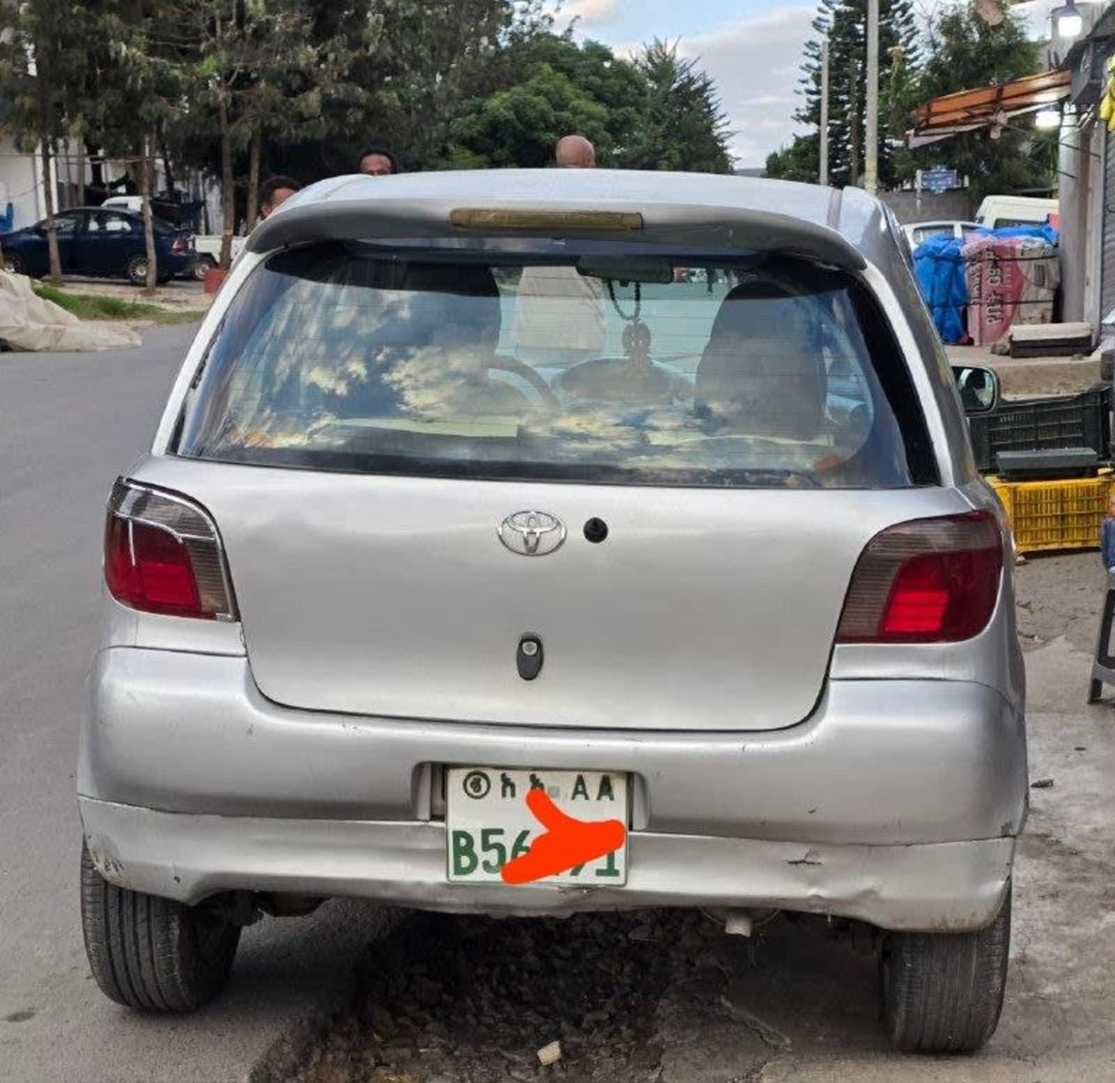 2001 Toyota Vitz — photo 4