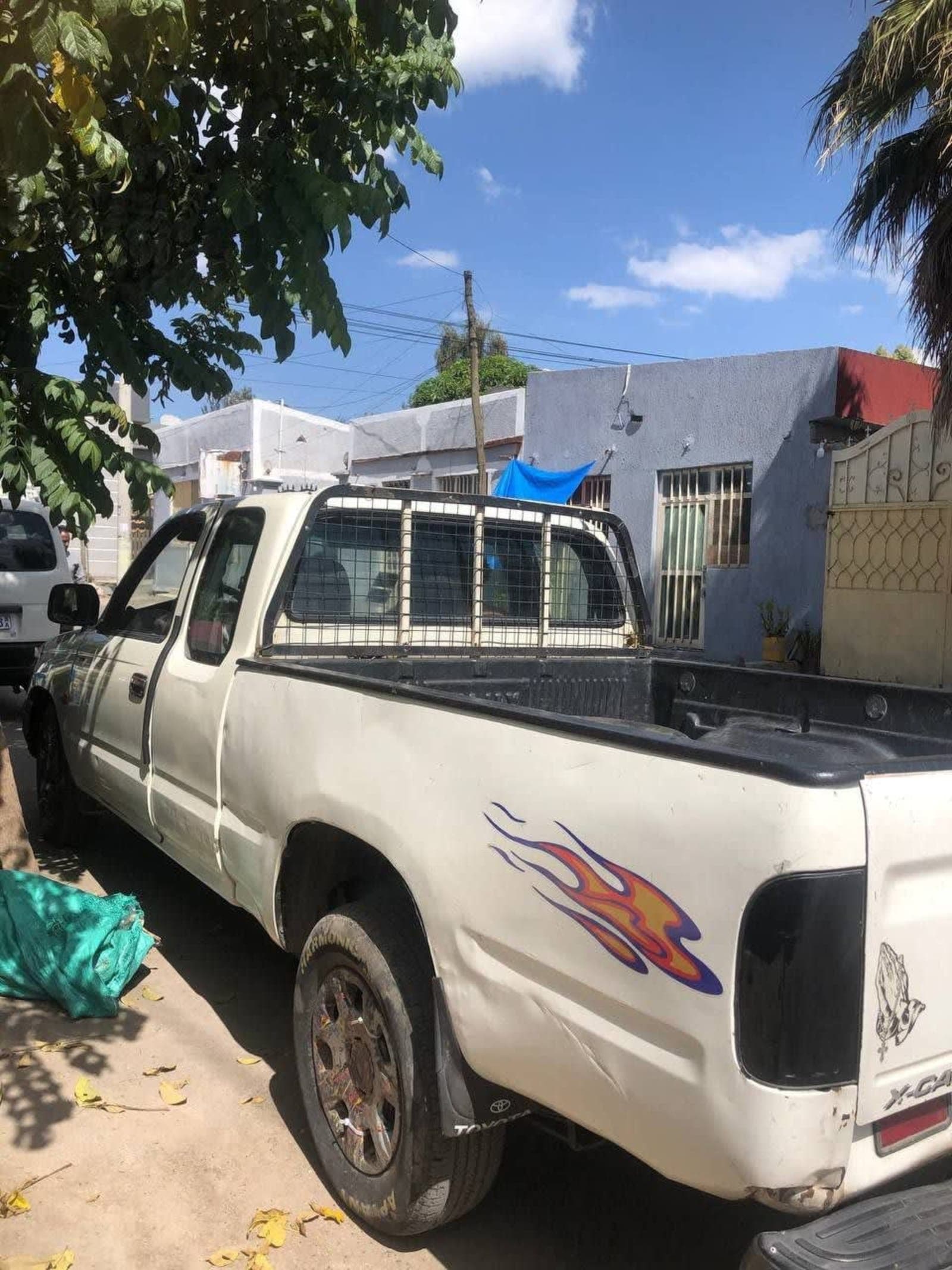 2002 Toyota Hilux — photo 2