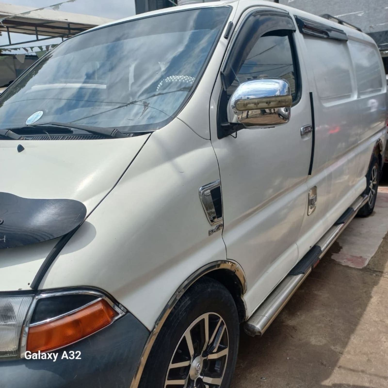 2005 Toyota D4D van — photo 4