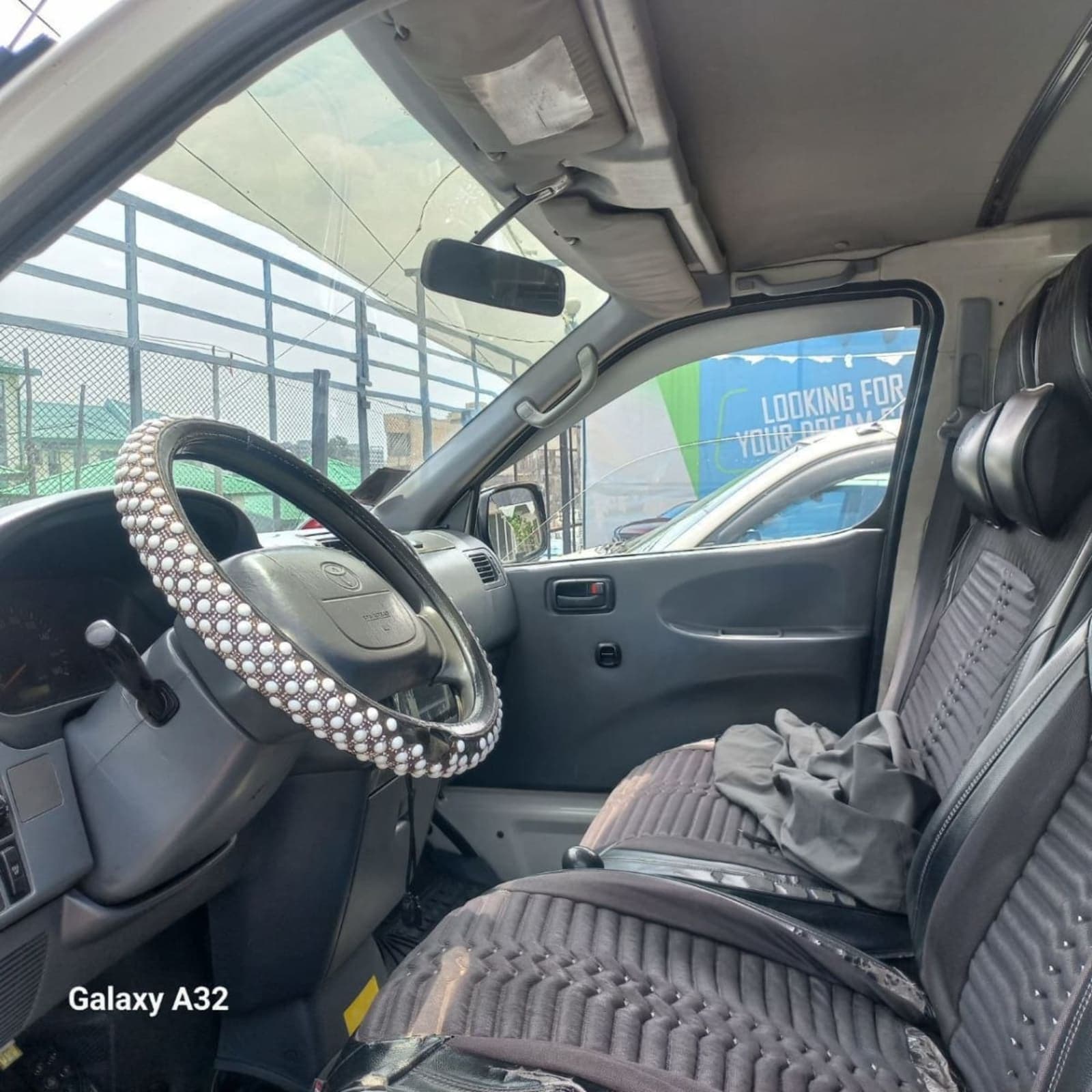 2005 Toyota D4D van — photo 5
