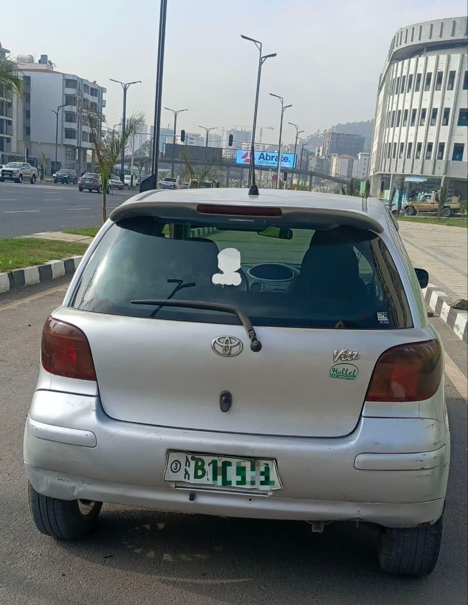 2004 Toyota Vitz — photo 3