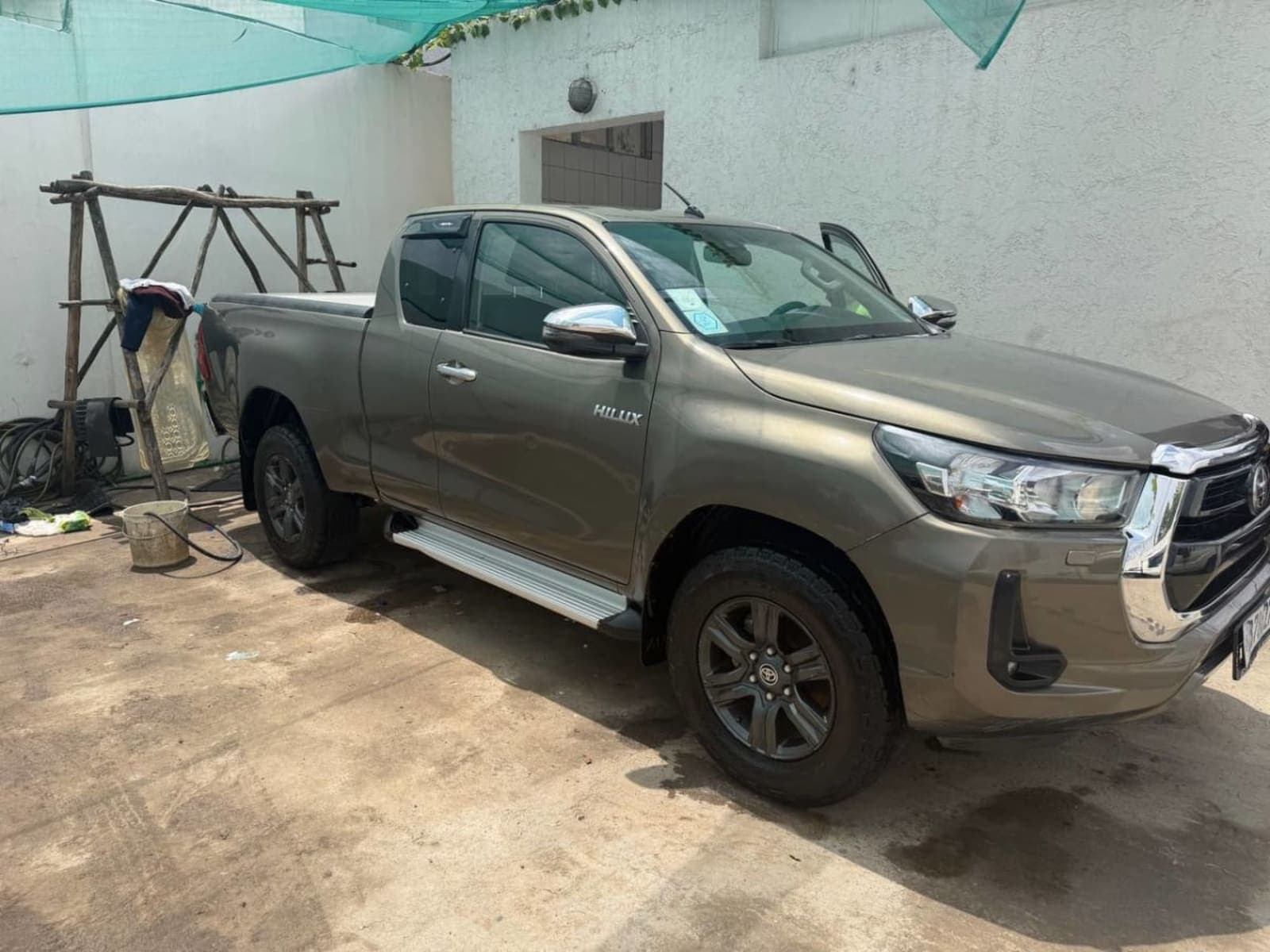 2021 Toyota Hilux Invincible — photo 4